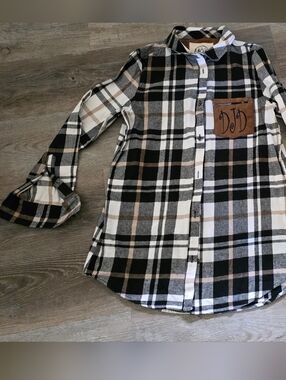 Small Black & White Plaid Button-Up Shirt with Brown Pocket